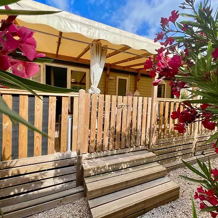 אתר קמפינג Mobil-home Les Lauriers Roses Siblu 4****